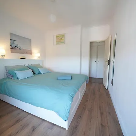 Apartment 2 Bedroom With Sunny Terrace *