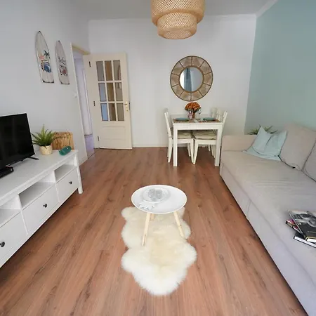Apartment 2 Bedroom With Sunny Terrace Cascais