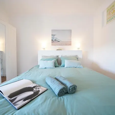 2 Bedroom With Sunny Terrace Apartment *
